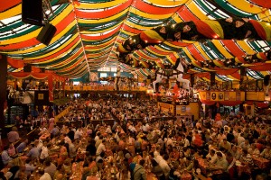 Carpa Hippodrom por dentro
