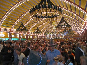 Carpa Löwenbräu dentro, Oktoberfest