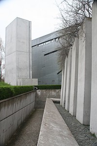 Torre del Holocausto y Jardín del Exilio
