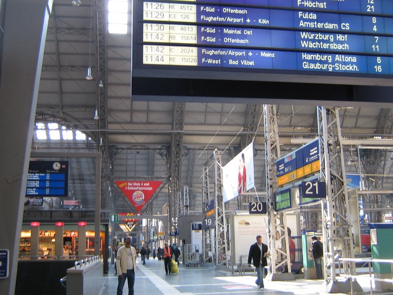 ¿Cómo llegar a Estación de Barcelona Sants en Autobús, Metro o Tren?