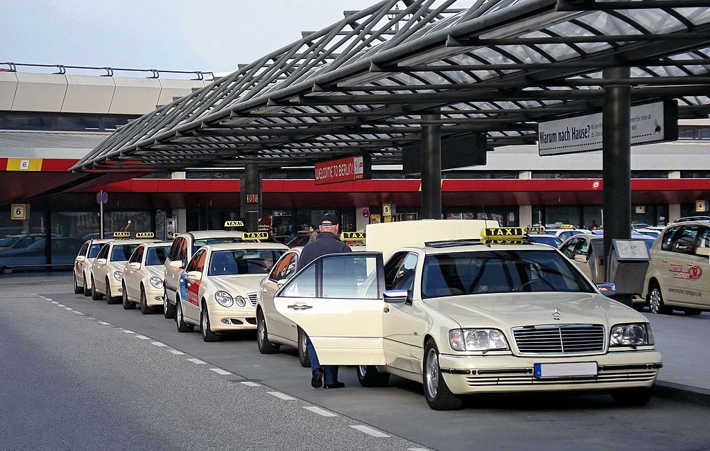 Parada de taxis en el aeropuerto de Tegel