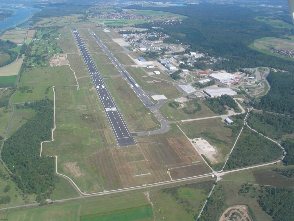 Vista aérea del Aeropuerto de Karlsruhe-Baden Baden 